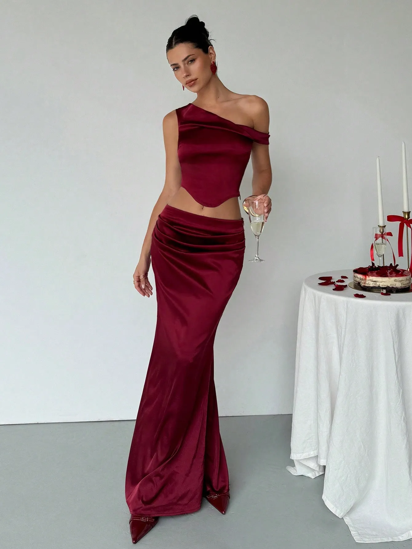Aloruh 2pcs Women's Valentine's Day Elegant Sexy New Years Holiday Party Dress Set: Asymmetric Open Shoulder Tight Bustier Top With Pointed Hemline And Burgundy High-Waist Pleated Mermaid Skirt, Suitable For Spring, Summer, Autumn, Winter
