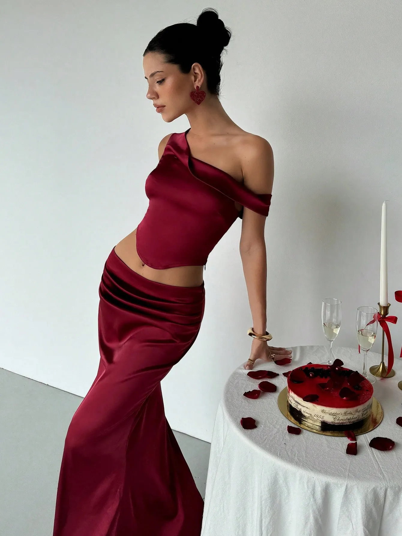 Aloruh 2pcs Women's Valentine's Day Elegant Sexy New Years Holiday Party Dress Set: Asymmetric Open Shoulder Tight Bustier Top With Pointed Hemline And Burgundy High-Waist Pleated Mermaid Skirt, Suitable For Spring, Summer, Autumn, Winter