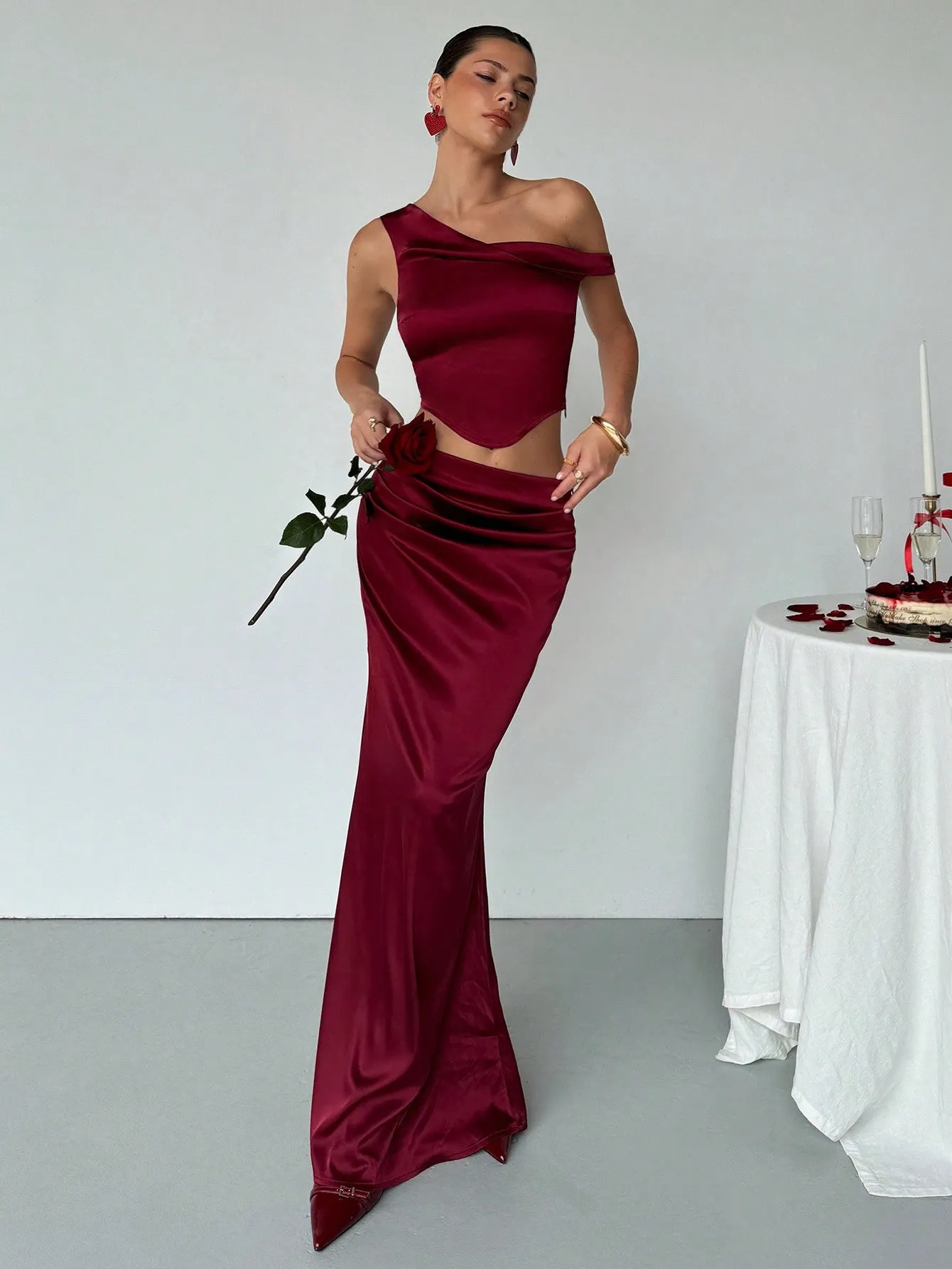 Aloruh 2pcs Women's Valentine's Day Elegant Sexy New Years Holiday Party Dress Set: Asymmetric Open Shoulder Tight Bustier Top With Pointed Hemline And Burgundy High-Waist Pleated Mermaid Skirt, Suitable For Spring, Summer, Autumn, Winter