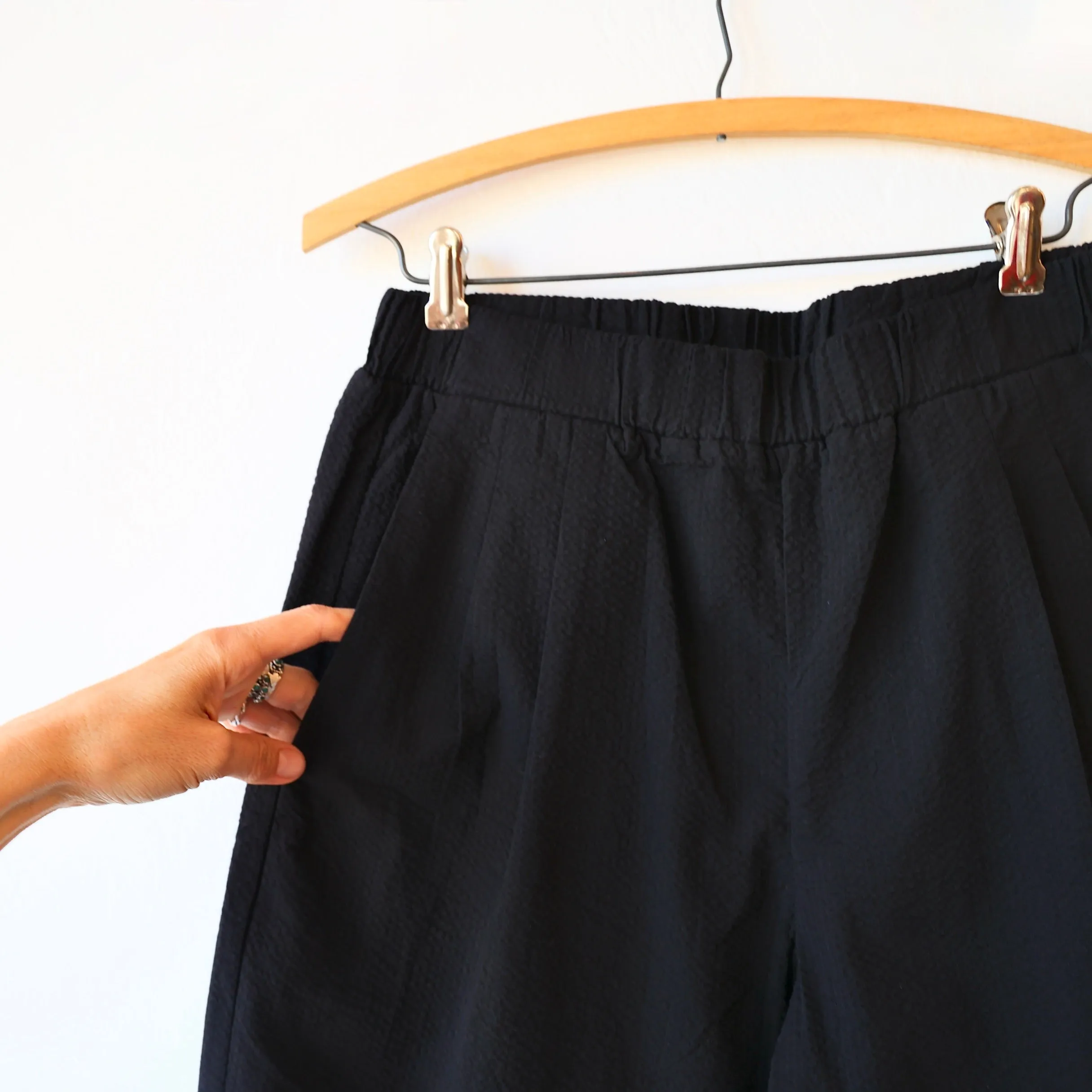 Bon Pleated Pants - Black Seersucker