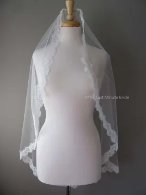 Fingertip Length Veil Style: Chantilly