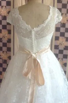 High Quality Jewel Neck Short Sleeve Vintage Lace Wedding Dresses-715306