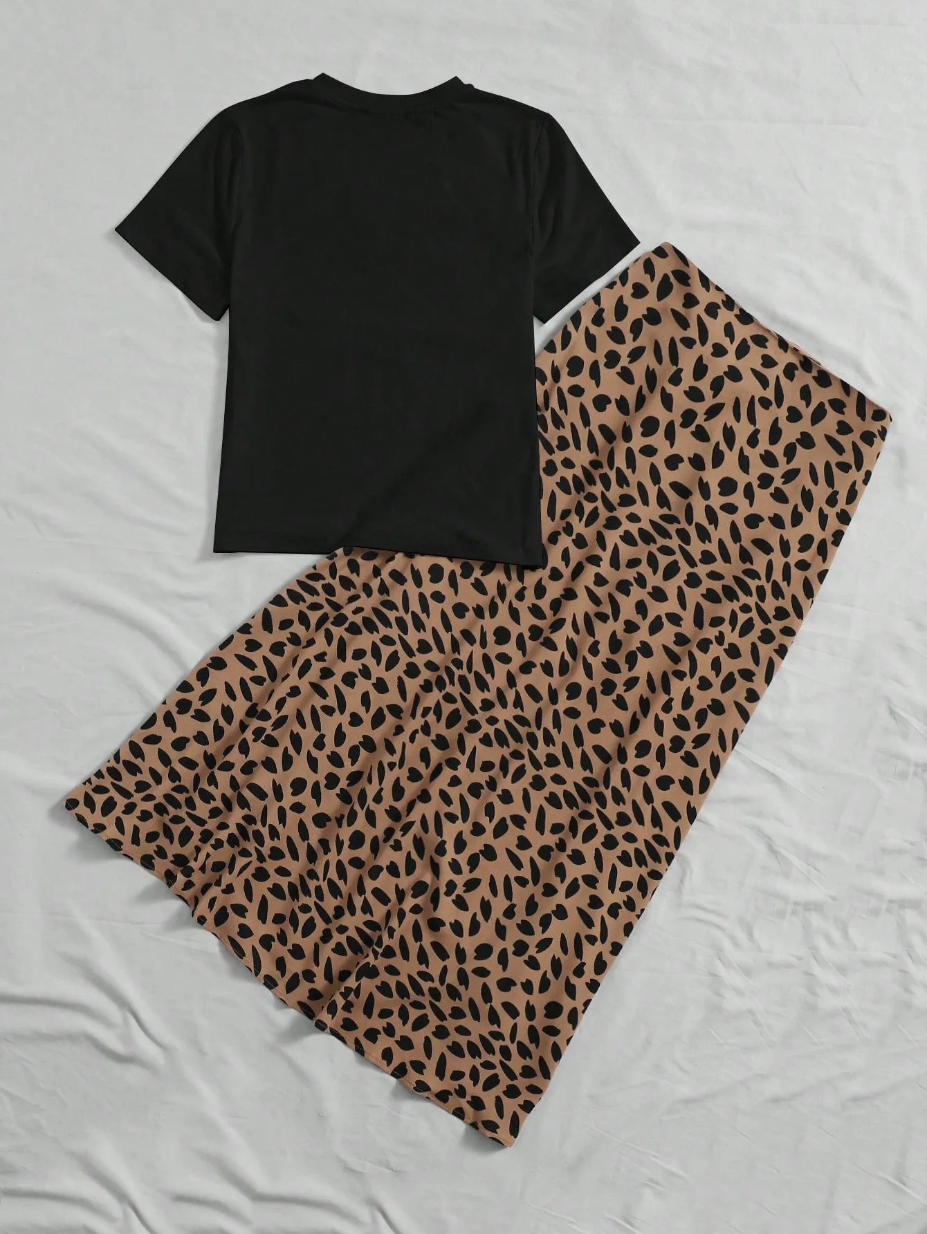 Mulvari Letter Graphic Top & Tie Front Asymmetrical Hem Allover Print Skirt Set