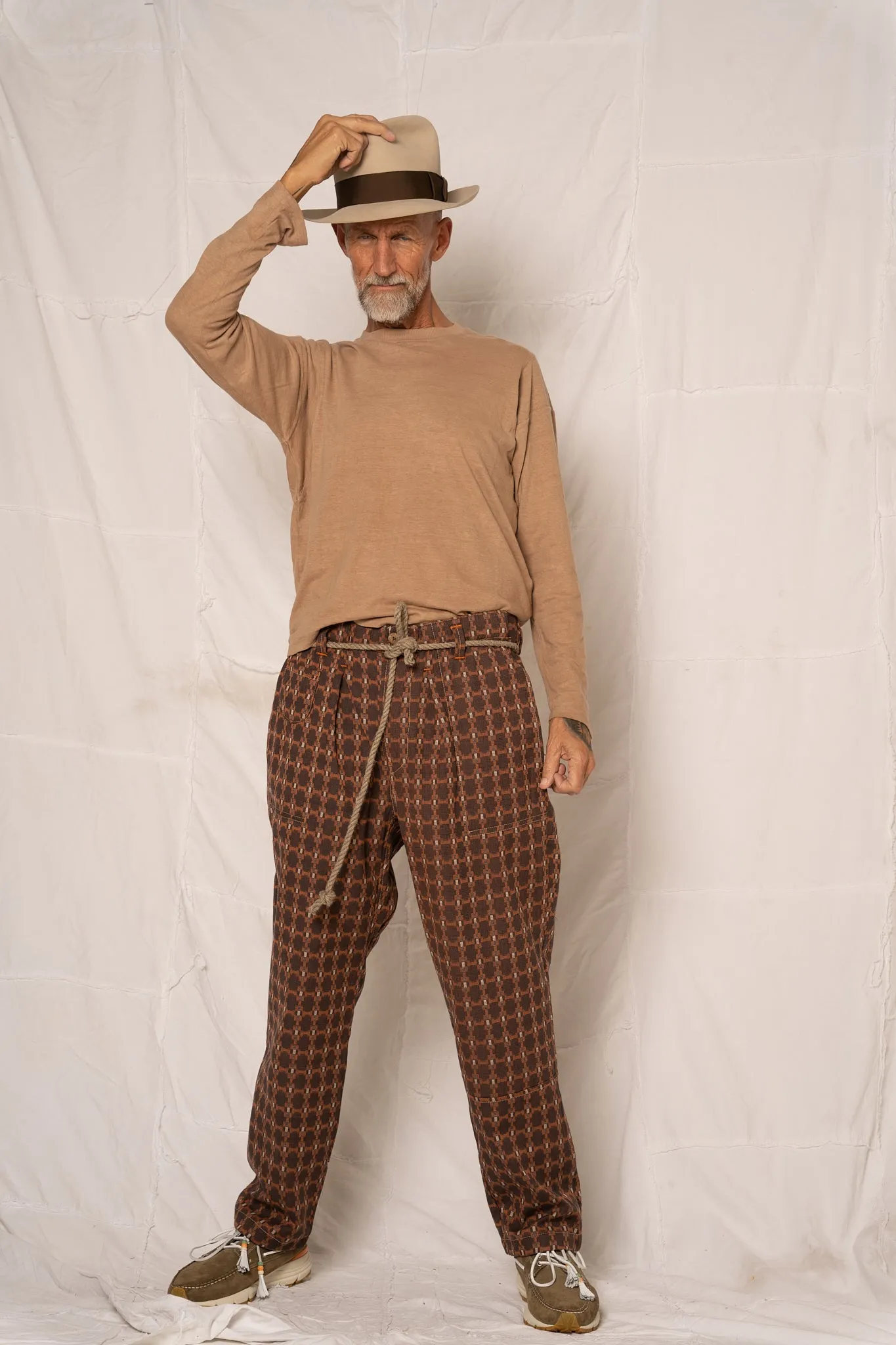 P65 Farmer Pleated Pants India Jacquard Brown