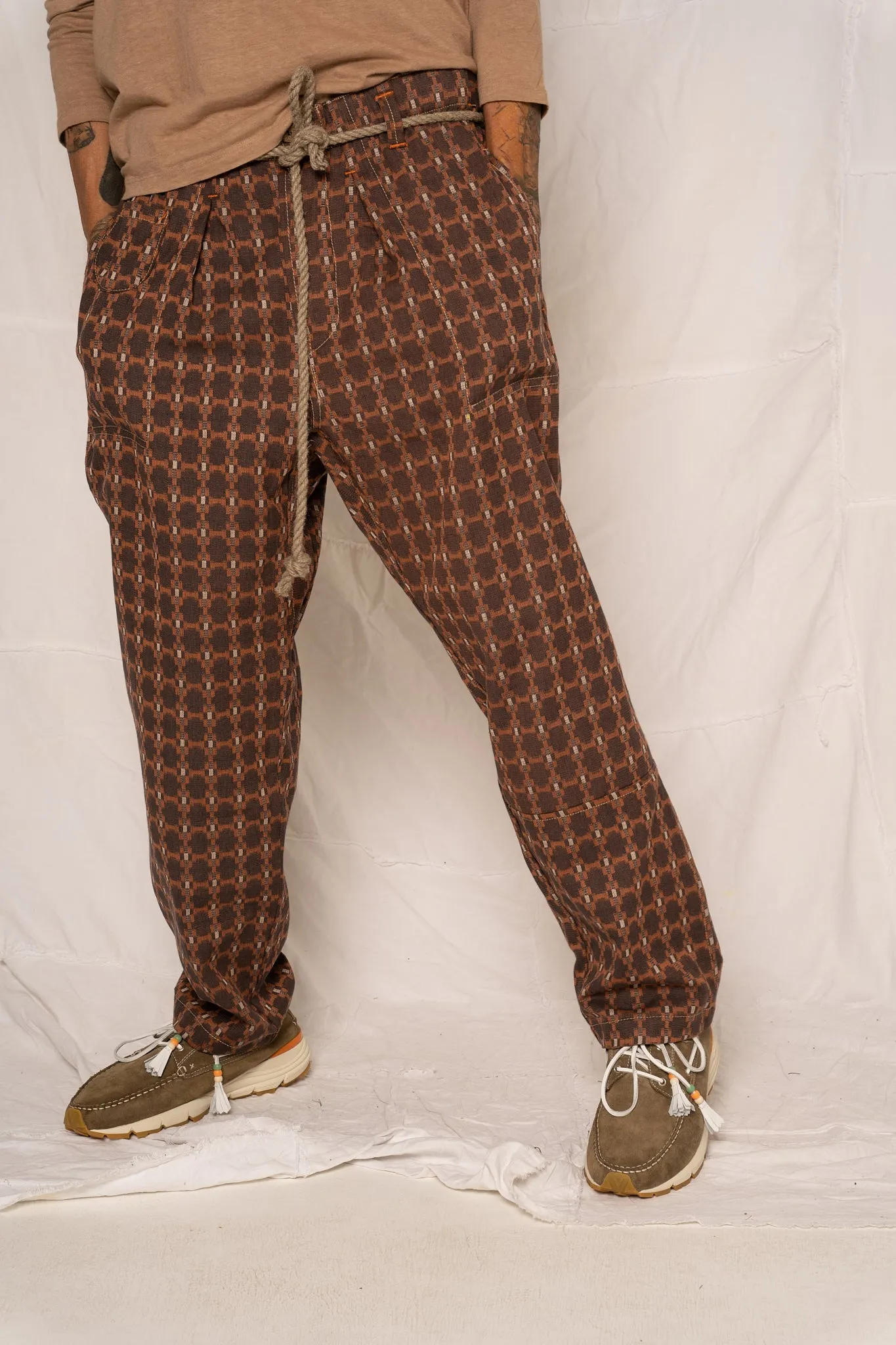 P65 Farmer Pleated Pants India Jacquard Brown