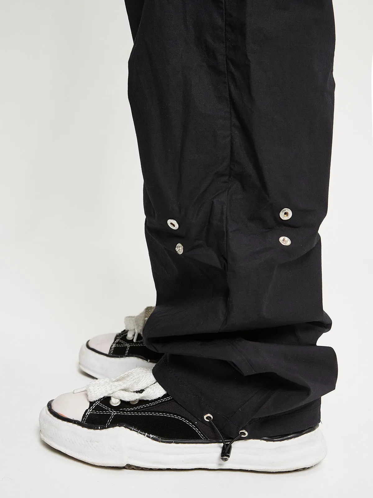 PLEATED PARACHUTE PANTS - BLACK