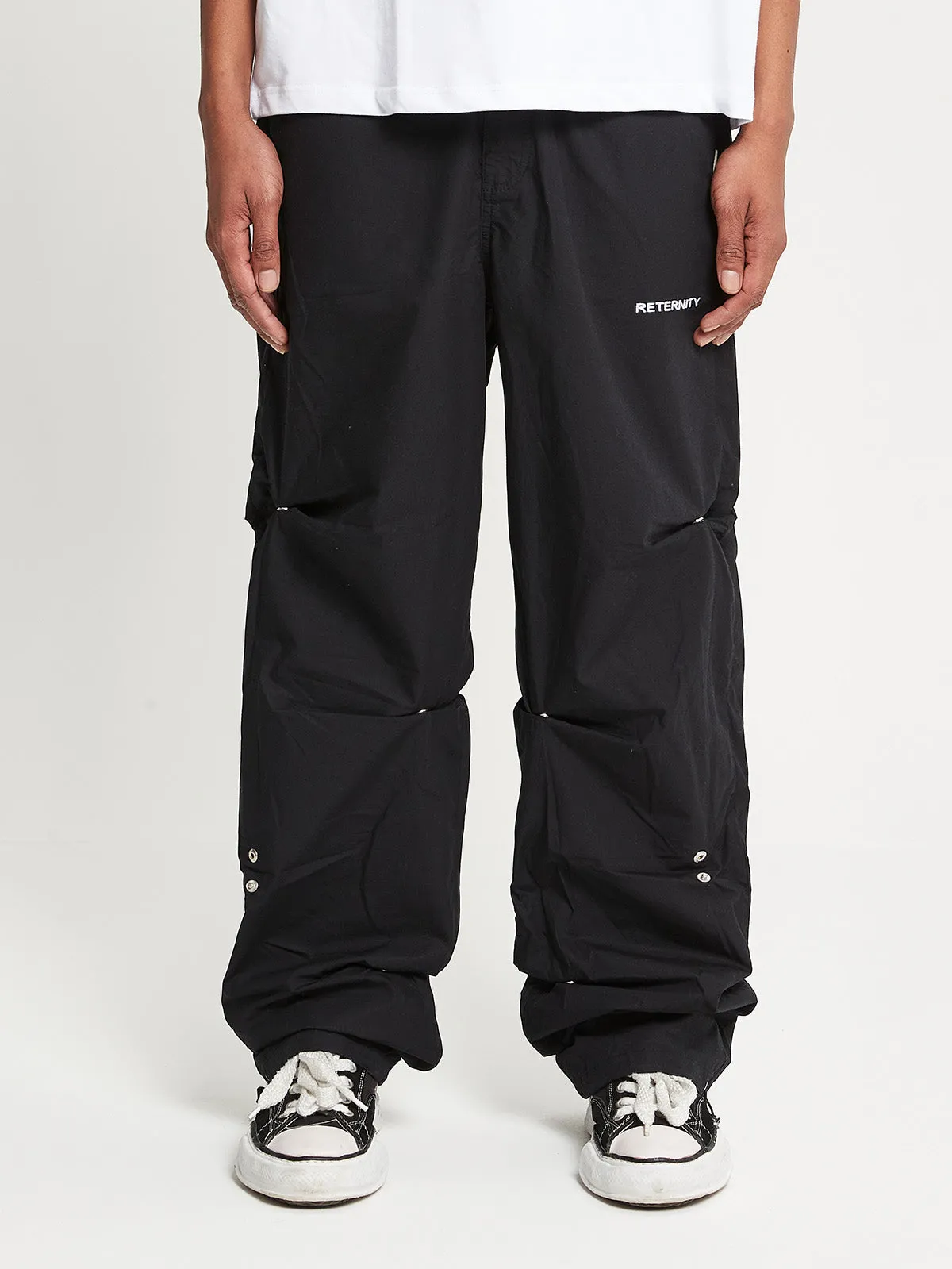 PLEATED PARACHUTE PANTS - BLACK