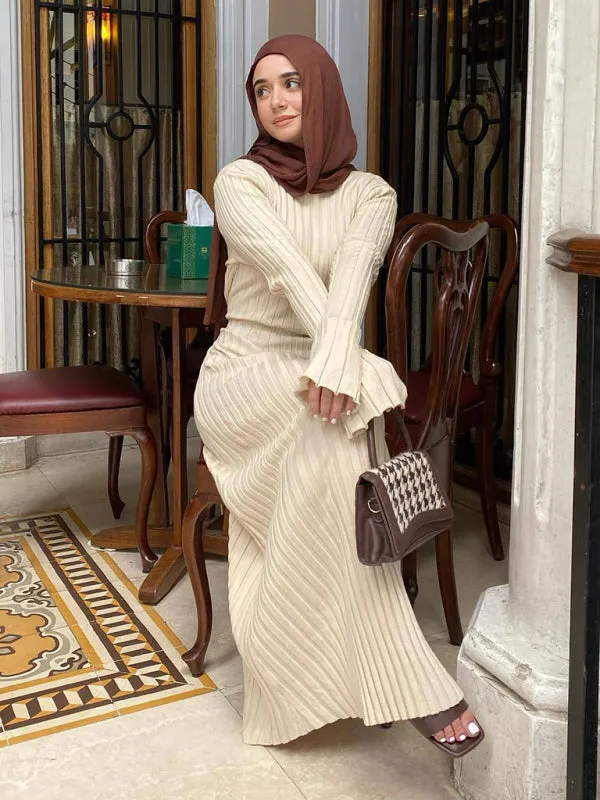 Ribbed Knitted Maxi Dress with Round Neck and Fitted Waist