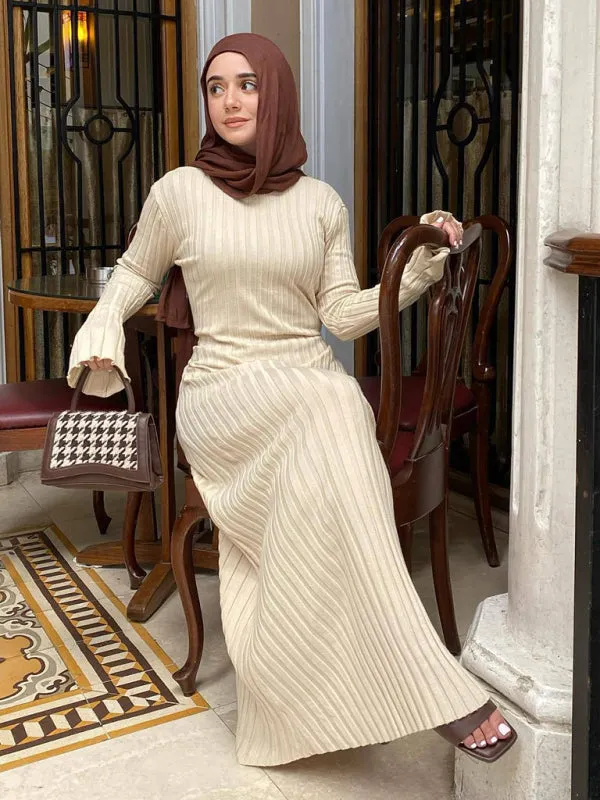 Ribbed Knitted Maxi Dress with Round Neck and Fitted Waist