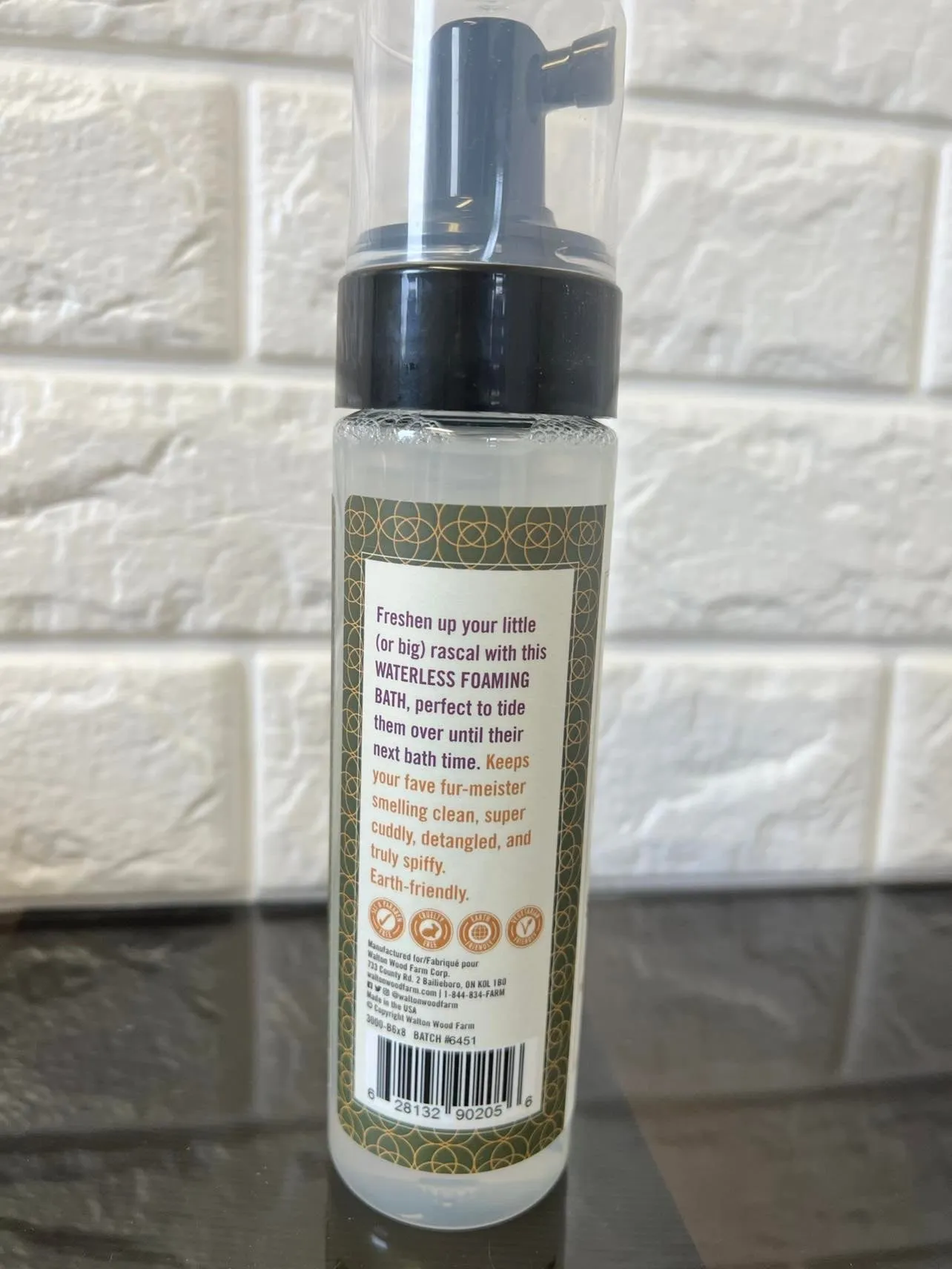 Stink-Buster Foam Bath for your pets! Provides a waterless bath on the go as well as a detangling solution.