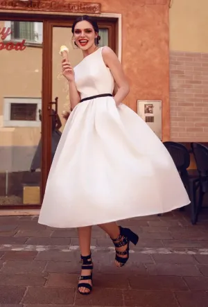 Tea-length Sleeveless Vintage Satin Wedding Dresses with Keyhole Back And Ruching Details