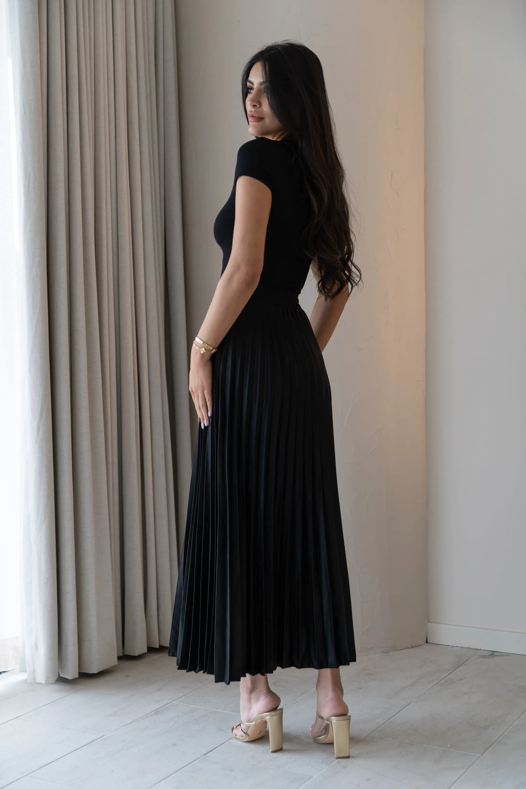 The Pleated Glam Maxi Skirt - Black