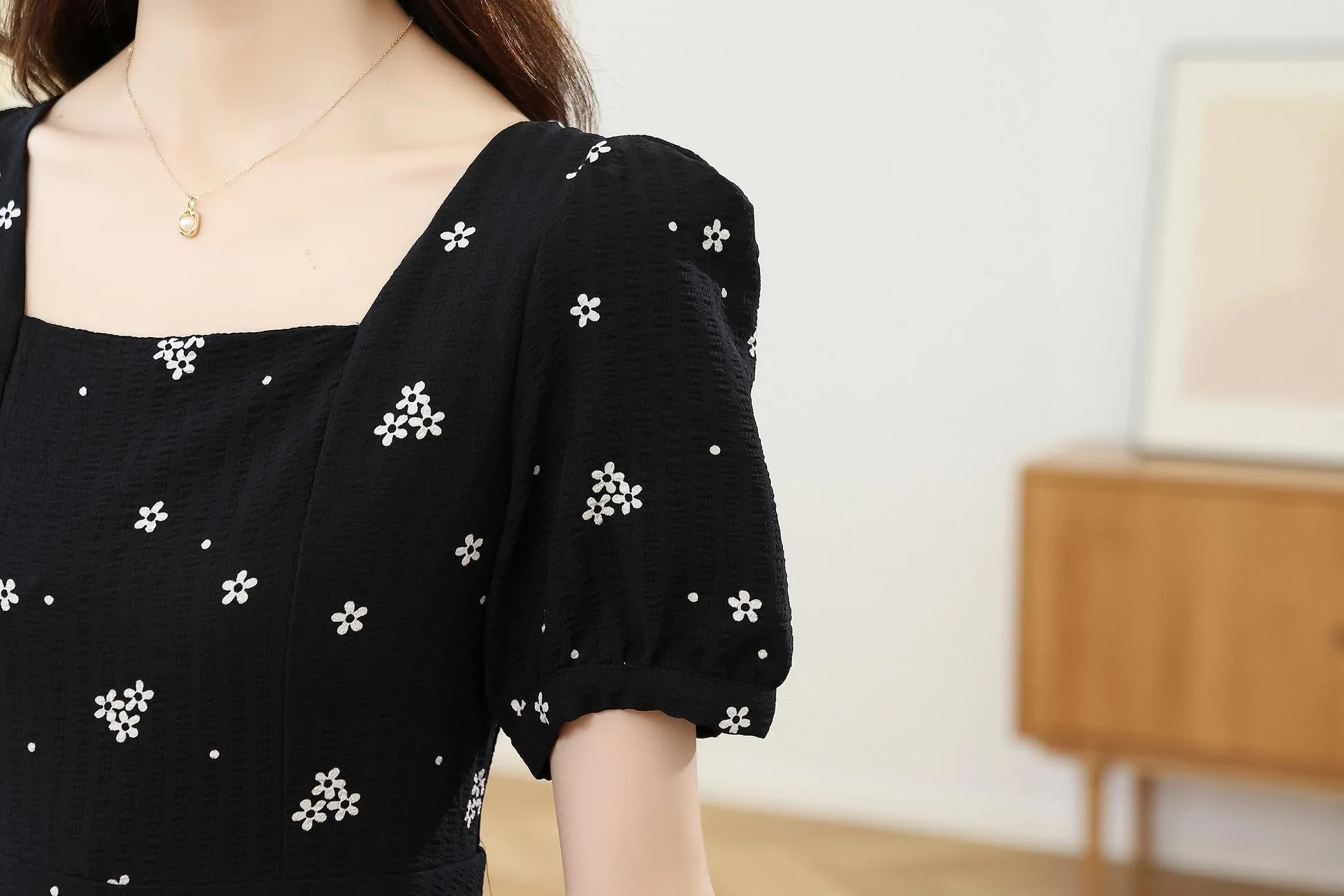 Women's Flattering Dress in Floral Print with French Charm