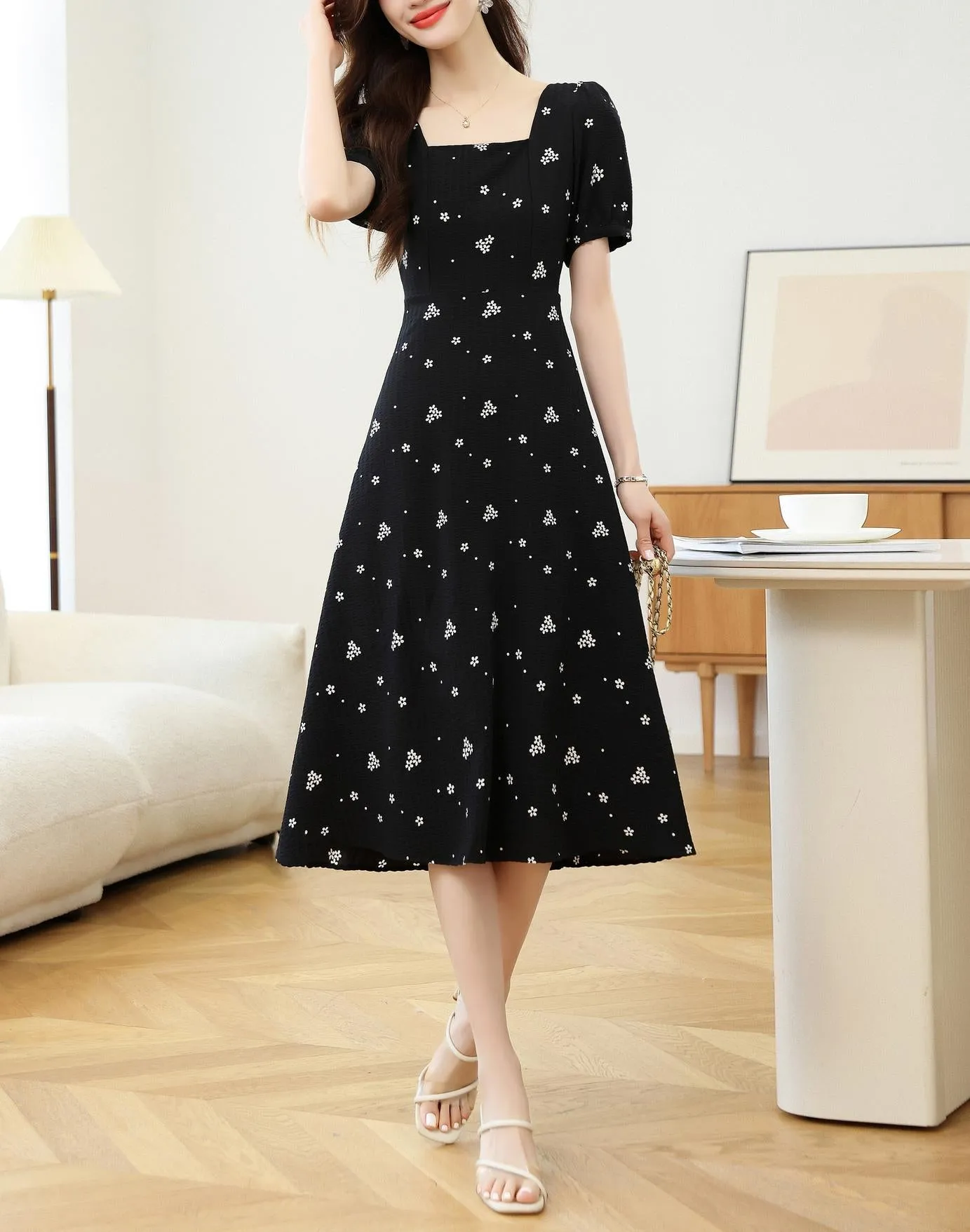 Women's Flattering Dress in Floral Print with French Charm