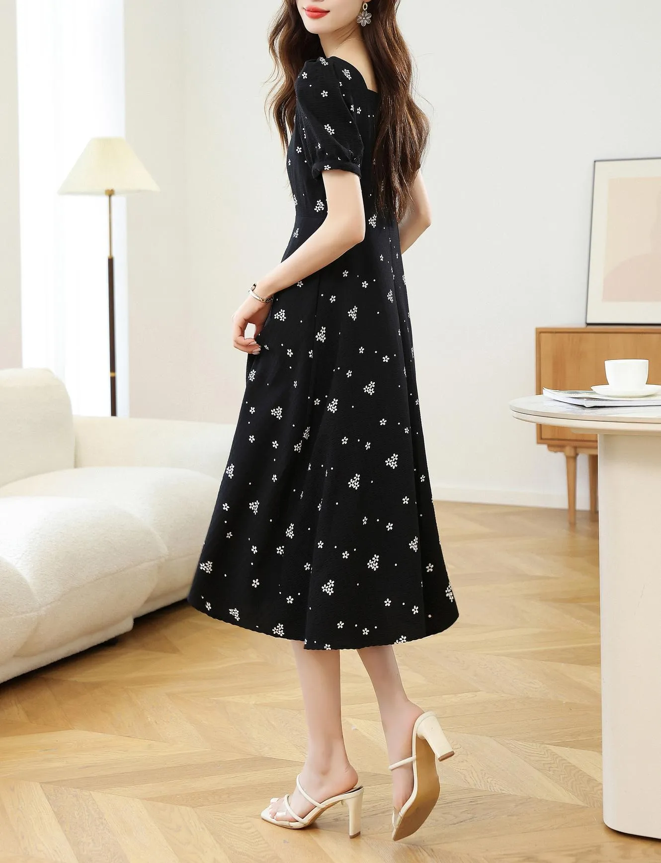 Women's Flattering Dress in Floral Print with French Charm